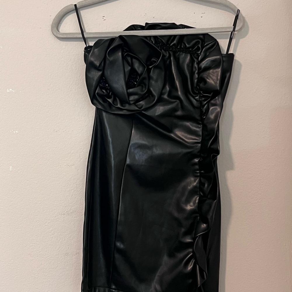 Elegant Black Strapless Dress